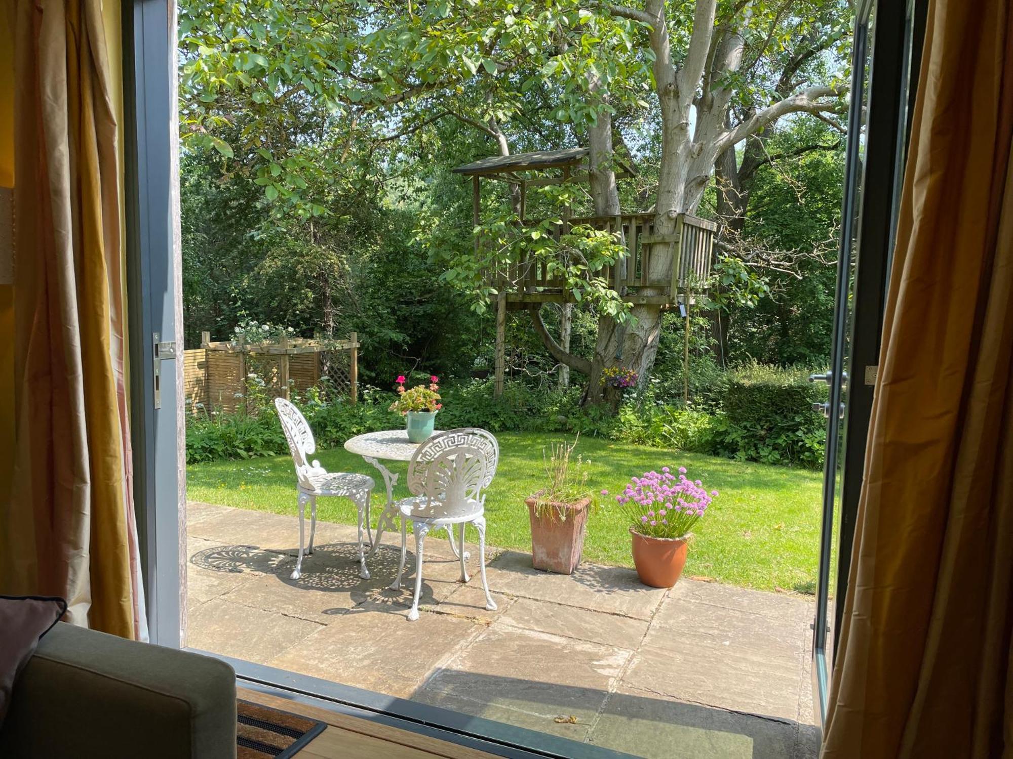 דירות Garden Hideaway, Self-Contained, Edge Of באת' מראה חיצוני תמונה